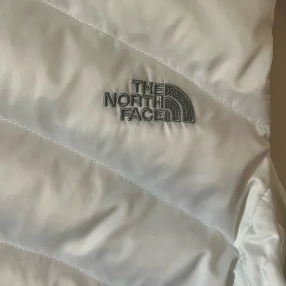 The North Face White Puffer Vest Size Medium - Picture 5 of 13